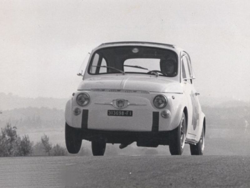 Azienda - Sergio Bacci in azione sulla sua Fiat 500 alla Coppa del Chianti del 1968