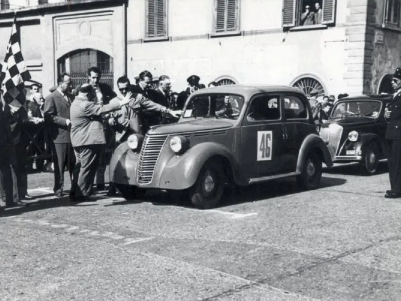 Azienda - Romano Bacci al via su Fiat 1100 alla Firenze Fiesole del 1952